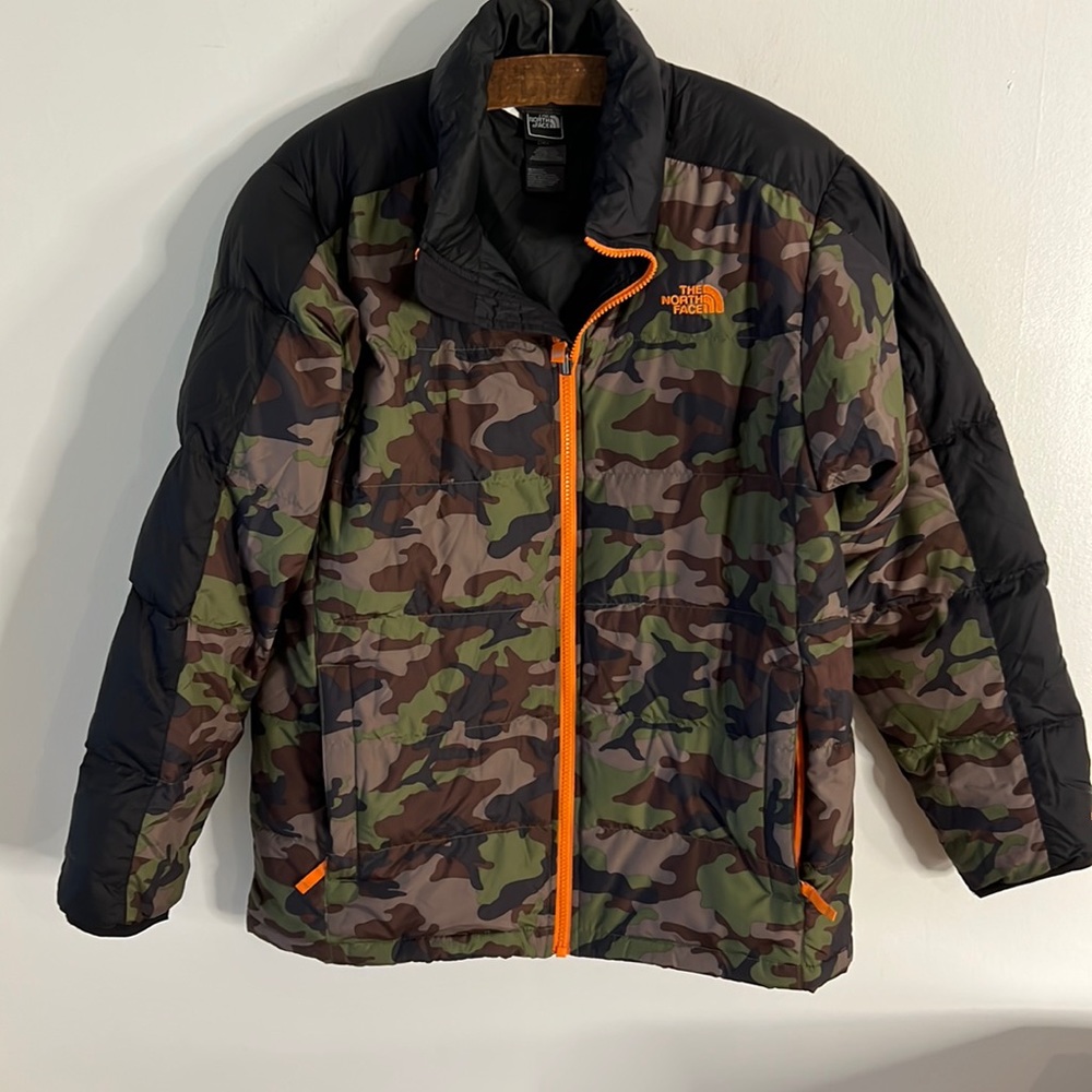 The North Face 550 Goose Down Camo Puffer Jacket.  Boys XL.
